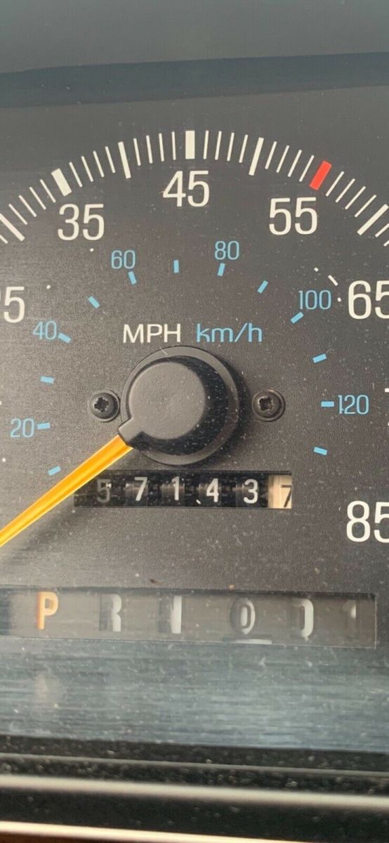 1989 ford f-150 xlt lariat 5.0 4x4 57,000 miles.garaged kept.never plowed