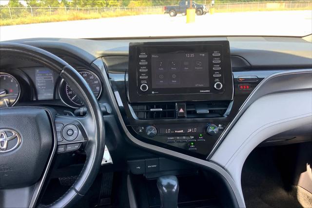 2022 toyota camry se