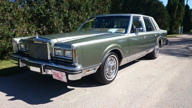 very clean town car