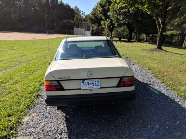 1988 mercedes 300e no reserve 106k miles, clean title, great driver, very clean