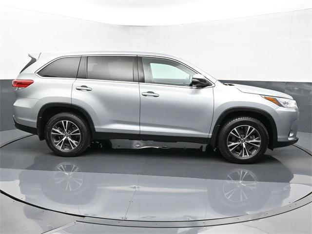 2019 toyota highlander le
