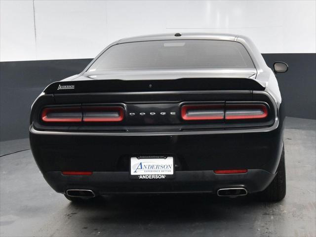 2020 dodge challenger sxt
