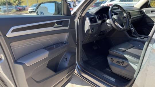 2021 volkswagen atlas se with technology