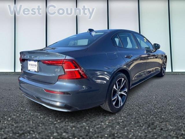 2024 volvo s60 b5 plus dark theme