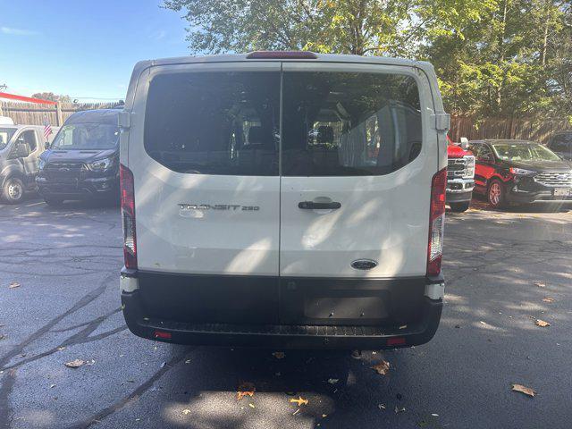 2022 ford transit-250 base