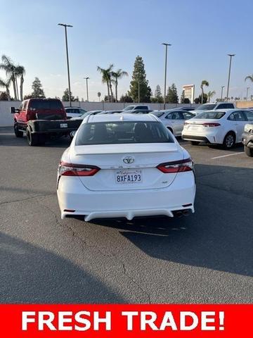 2022 toyota camry se