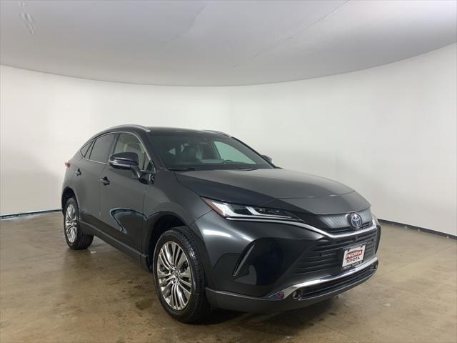 2022 toyota venza le