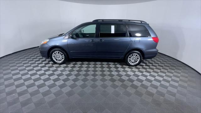 2010 toyota sienna le