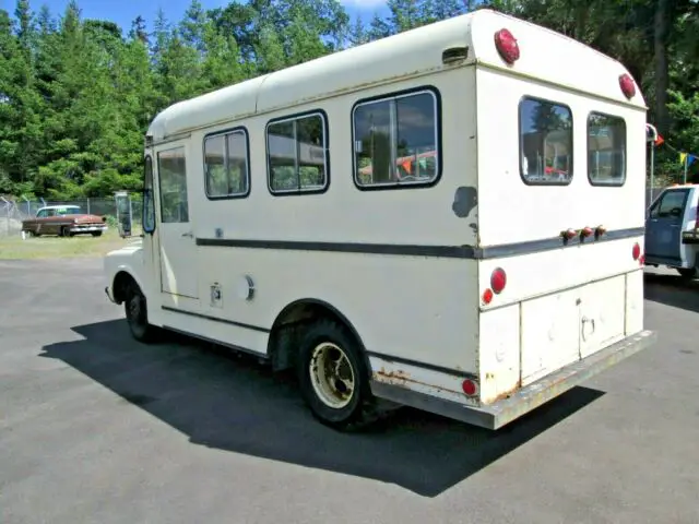 rare! chevy short bus motor home 6 cyl. 4 sp. runs and drives, project 19' long!