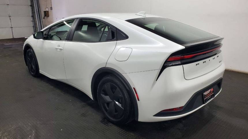 2023 toyota prius le
