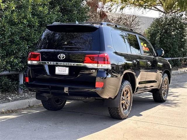 2020 toyota land cruiser base