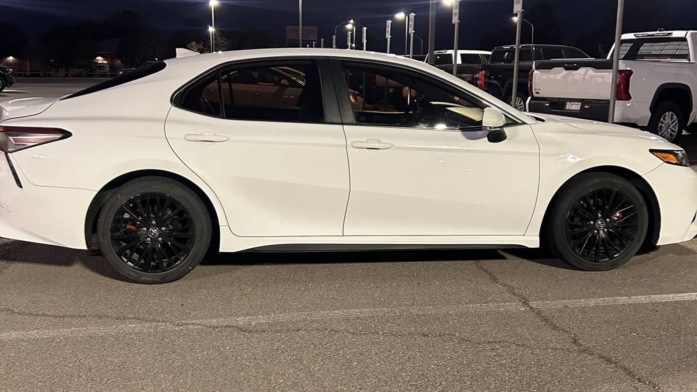 2019 toyota camry se