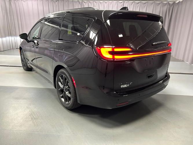 new 2024 chrysler pacifica touring l
