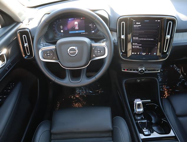 2024 volvo xc40 b5 awd plus dark theme