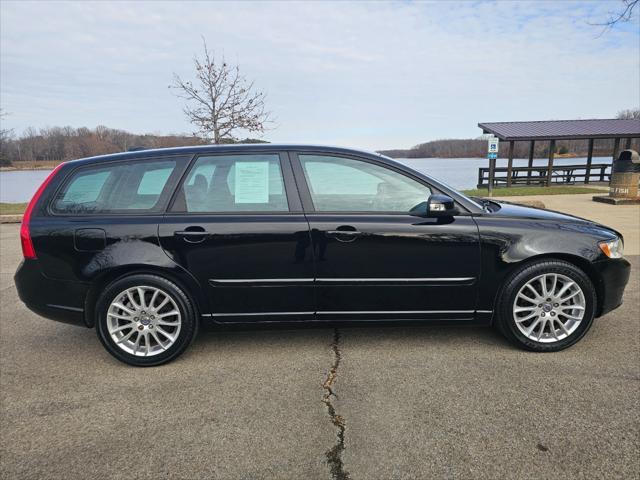 2010 volvo v50 4dr wgn auto fwd