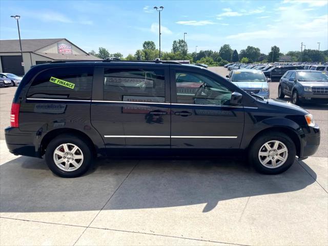 2010 chrysler town & country touring