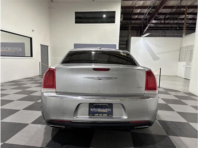 2018 chrysler 300 limited
