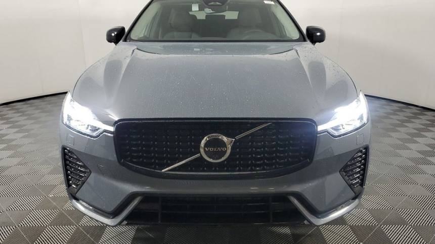 2024 volvo xc60 b5 plus dark theme