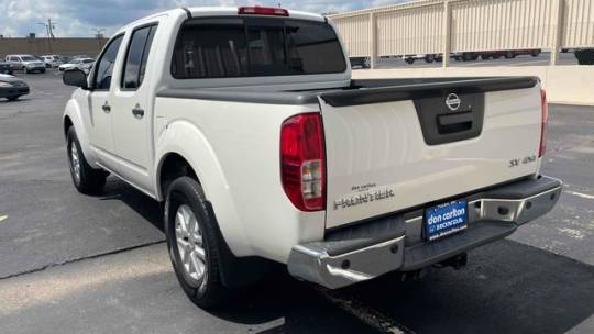 2021 nissan frontier sv
