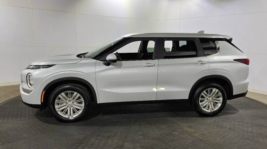 2024 mitsubishi outlander es