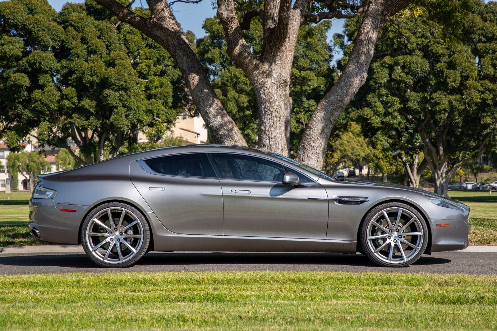 2011 aston martin rapide