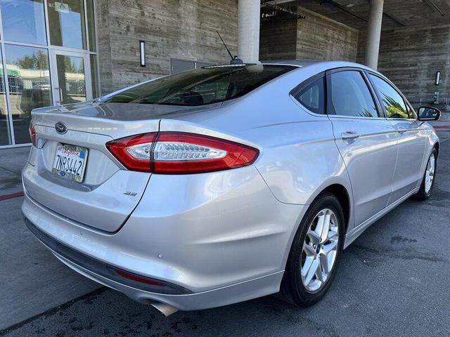2016 ford fusion se