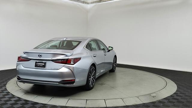 2022 lexus es 300h base
