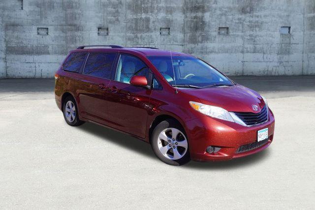 2014 toyota sienna le