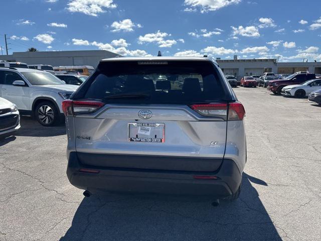 2021 toyota rav4 le