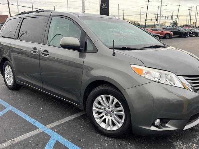 2014 toyota sienna xle