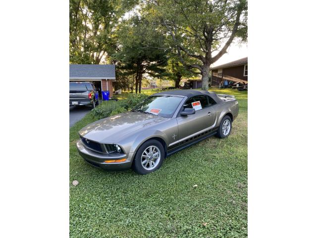 2005 ford mustang deluxe