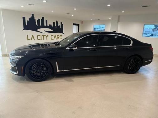 2022 bmw 740
