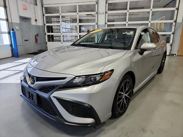 2022 toyota camry se