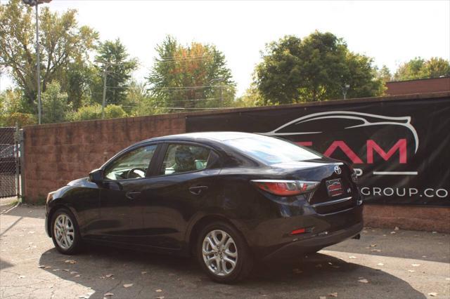 2017 toyota yaris ia base