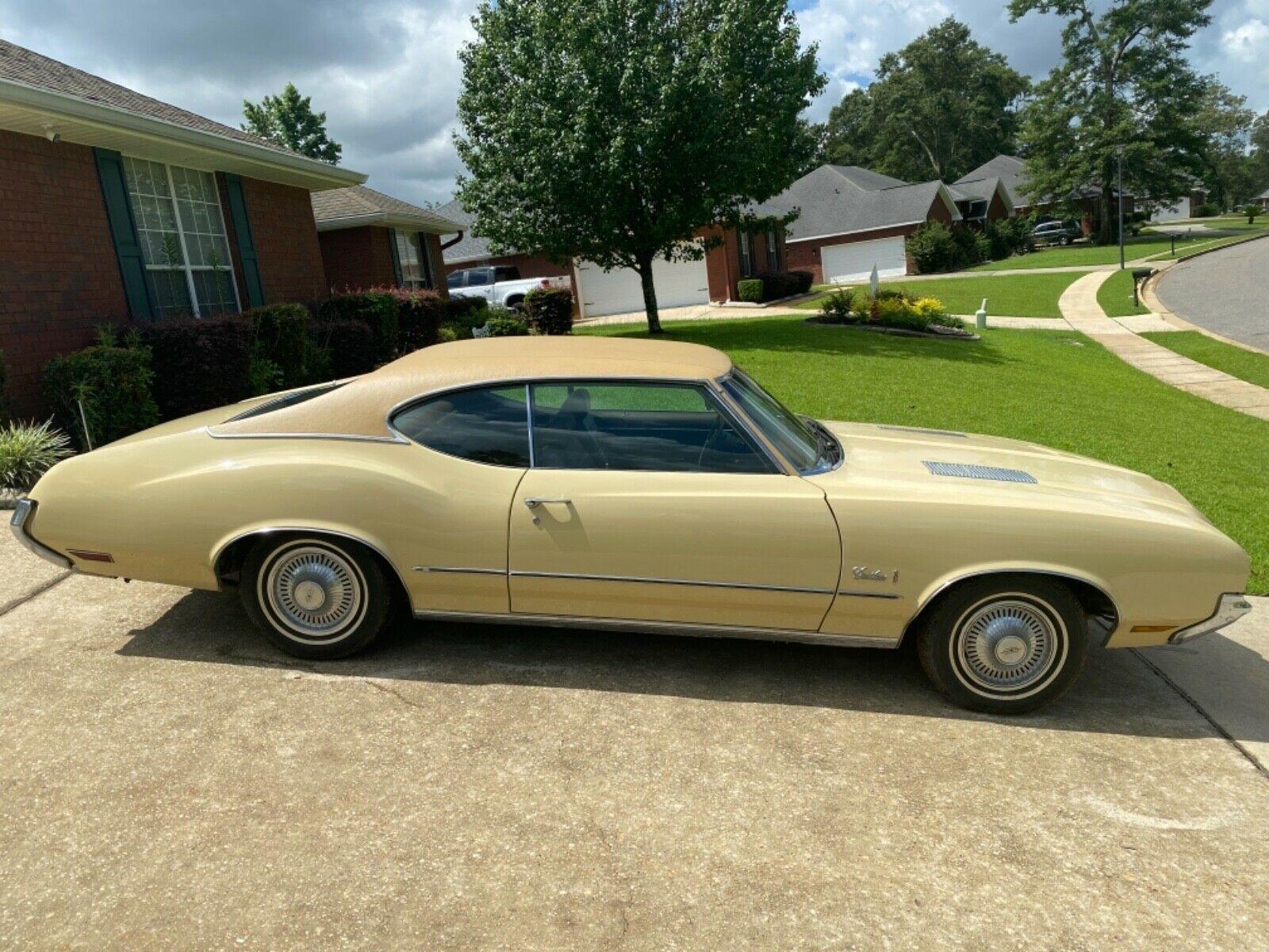 1972 oldsmobile cutlass sport s with floor shifter