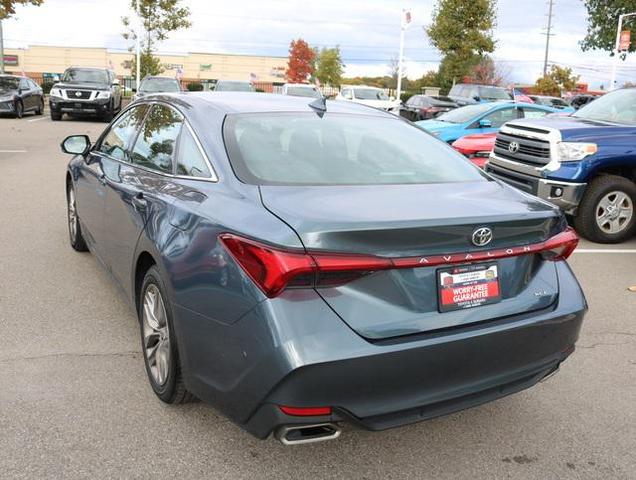 2022 toyota avalon xle