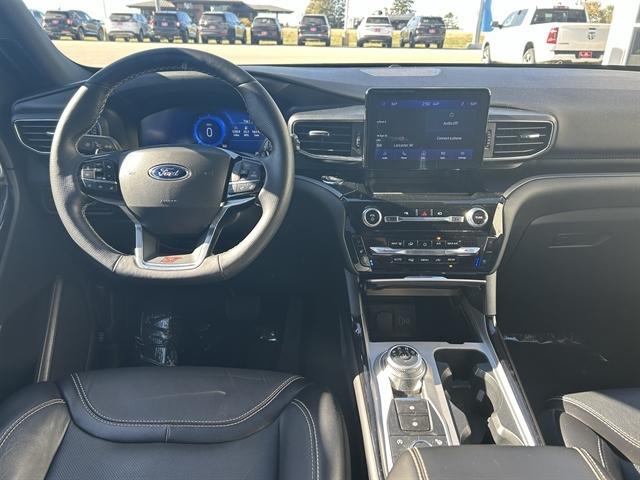 2022 ford explorer st