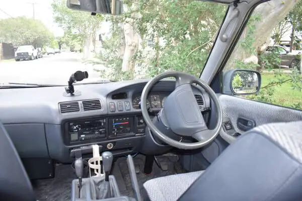 1992, 4wd, 2-ct diesel engine, 5-speed manual, right-hand drive