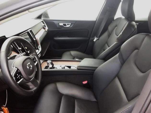 2024 volvo s60 b5 plus dark theme