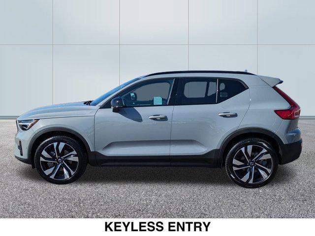 2024 volvo xc40 b5 plus dark theme