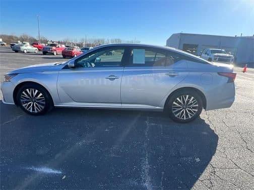 2023 nissan altima in wheaton, illinois
