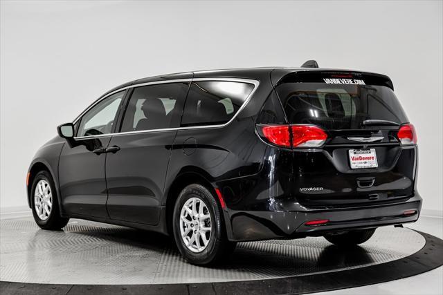 2022 chrysler voyager lx