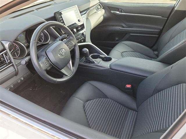 2022 toyota camry se