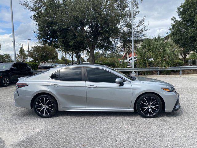 2022 toyota camry se