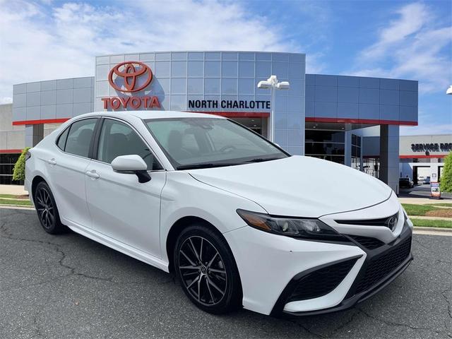 2022 toyota camry se