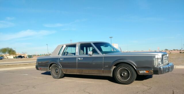 1988 linclon town car *clean*