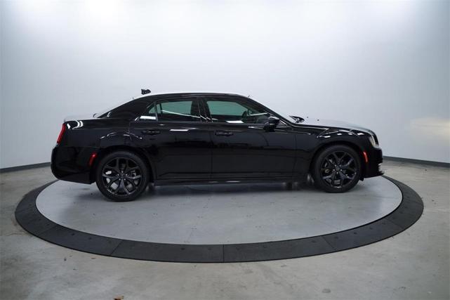 2023 chrysler 300 touring l