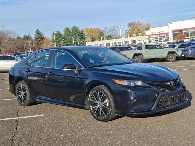 2022 toyota camry se