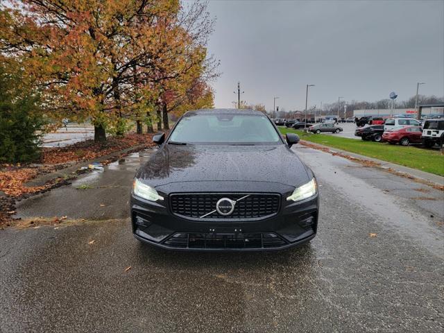 2024 volvo s60 b5 plus dark theme