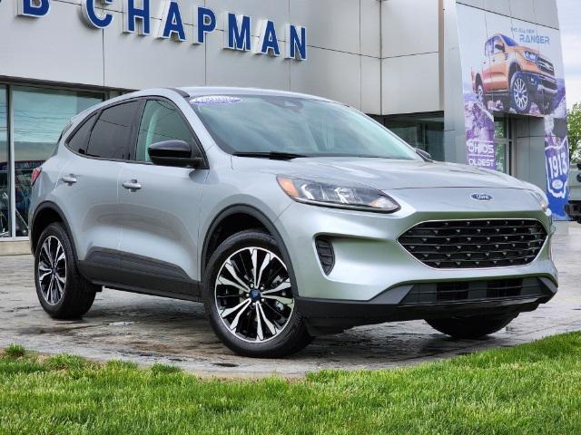 2022 ford escape se
